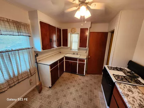 Kitchen - 828 Ruby Ave, Columbus, OH 43227 photo 2 of 2