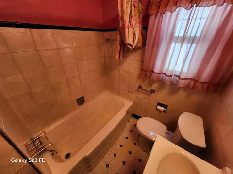 Bath - 828 Ruby Ave, Columbus, OH 43227 photo 1 of 2