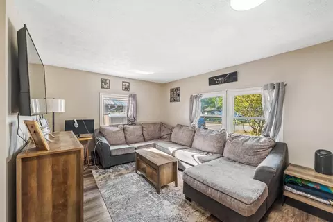 Living - 921 Adams St, Marion, OH 43302 photo 2 of 2