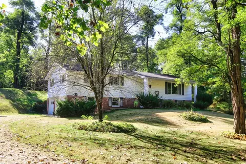 11810 Woodview Ln, Fredericktown, OH 43019