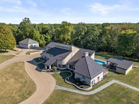 17980 Gambier Rd, Mount Vernon, OH 43050