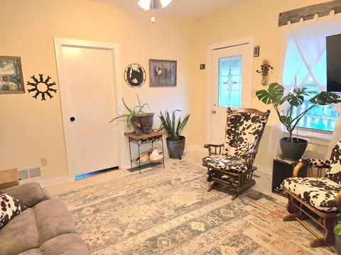 Living - 750 Mcgrery Rd SE, Lancaster, OH 43130 photo 1 of 2
