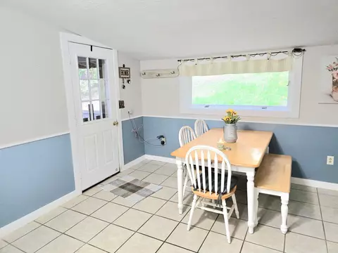 Dining - 750 Mcgrery Rd SE, Lancaster, OH 43130 photo 2 of 3