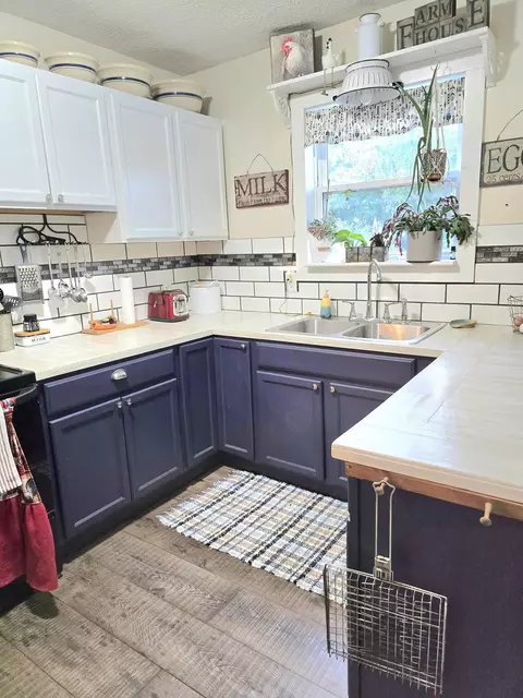 Kitchen - 750 Mcgrery Rd SE, Lancaster, OH 43130 photo 1 of 3