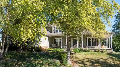 124 Hidden Hills Dr, Pataskala, OH 43062