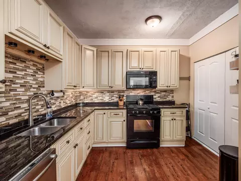 Kitchen - 41 Bernard Ave, Delaware, OH 43015 photo 4 of 5
