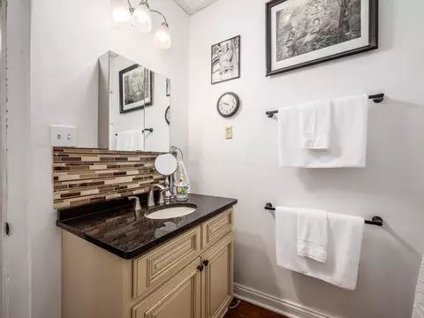 Bath - 41 Bernard Ave, Delaware, OH 43015 photo 2 of 2