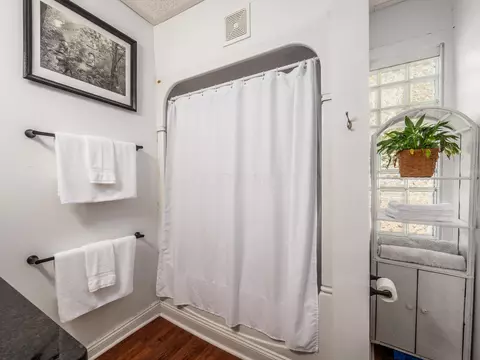 Bath - 41 Bernard Ave, Delaware, OH 43015 photo 1 of 2