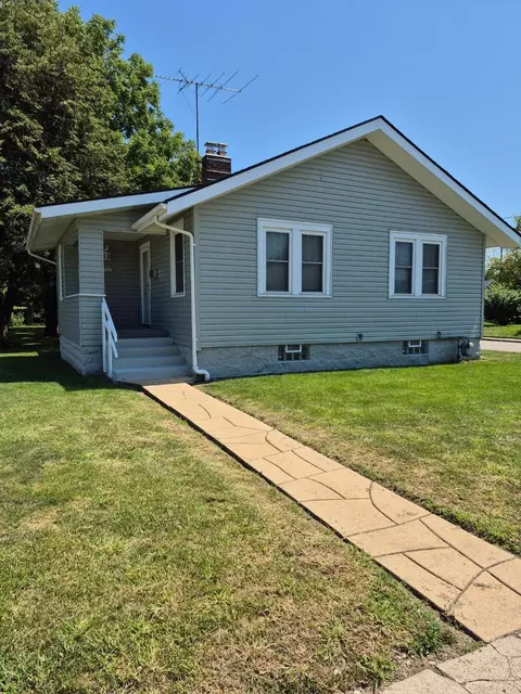 233 W Main St W, Mount Sterling, OH 43143