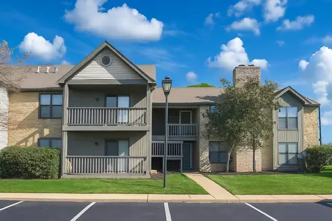 2744 Greystone Dr #E, Columbus, OH 43220