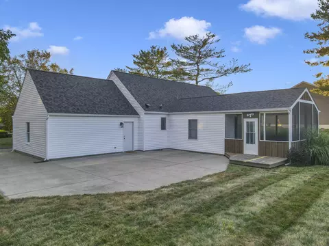 Exterior - 541 Lakeshore Dr E, Hebron, OH 43025 photo 14 of 20