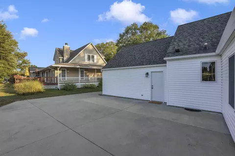 Exterior - 541 Lakeshore Dr E, Hebron, OH 43025 photo 18 of 20