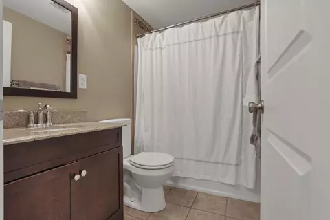 Bath - 541 Lakeshore Dr E, Hebron, OH 43025 photo 5 of 6