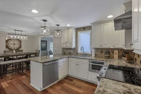 Kitchen - 541 Lakeshore Dr E, Hebron, OH 43025 photo 2 of 9