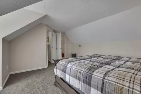 Bedroom - 541 Lakeshore Dr E, Hebron, OH 43025 photo 6 of 6
