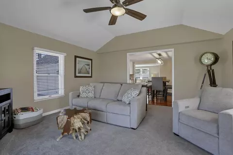 Living - 541 Lakeshore Dr E, Hebron, OH 43025 photo 5 of 6