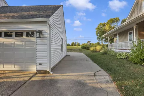 Exterior - 541 Lakeshore Dr E, Hebron, OH 43025 photo 19 of 20