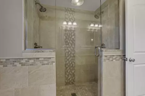 Bath - 541 Lakeshore Dr E, Hebron, OH 43025 photo 2 of 6