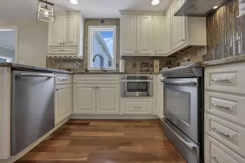Kitchen - 541 Lakeshore Dr E, Hebron, OH 43025 photo 6 of 9