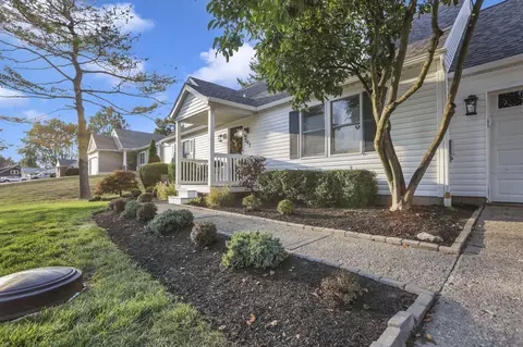 Exterior - 541 Lakeshore Dr E, Hebron, OH 43025 photo 8 of 20