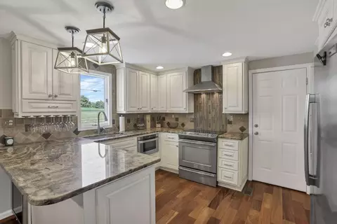 Kitchen - 541 Lakeshore Dr E, Hebron, OH 43025 photo 1 of 9