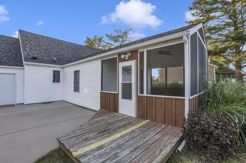 Exterior - 541 Lakeshore Dr E, Hebron, OH 43025 photo 13 of 20
