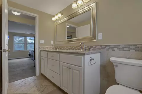 Bath - 541 Lakeshore Dr E, Hebron, OH 43025 photo 3 of 6