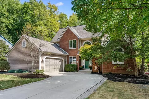 220 Woodedge Cir E, Powell, OH 43065
