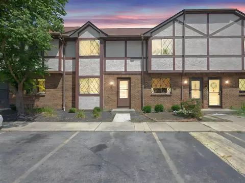 3038 Highcliff Ct, Columbus, OH 43231