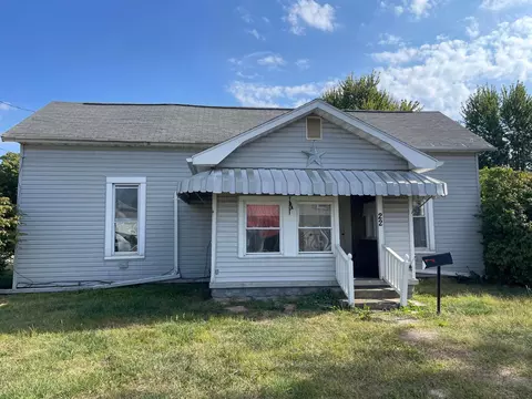 22 Maple St, Jeffersonville, OH 43128