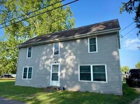1135 Musselman Dr, Zanesville, OH 43701