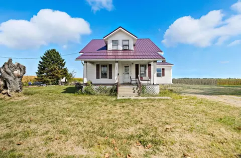4868 Lewis Rd, Bloomingburg, OH 43106