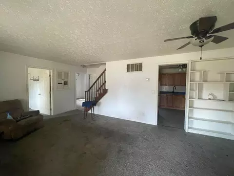 Living - 931 Antwerp Rd, Columbus, OH 43213 photo 1 of 2