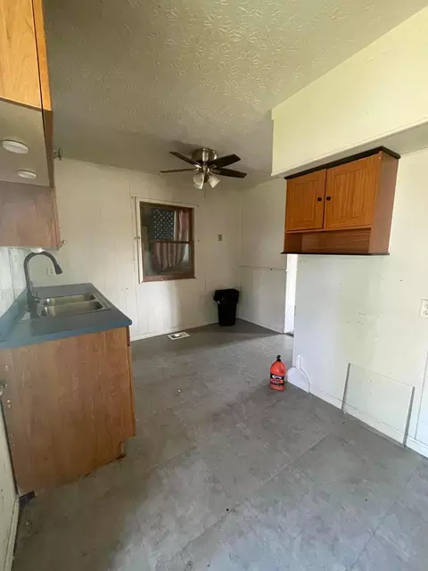 Kitchen - 931 Antwerp Rd, Columbus, OH 43213 photo 2 of 2