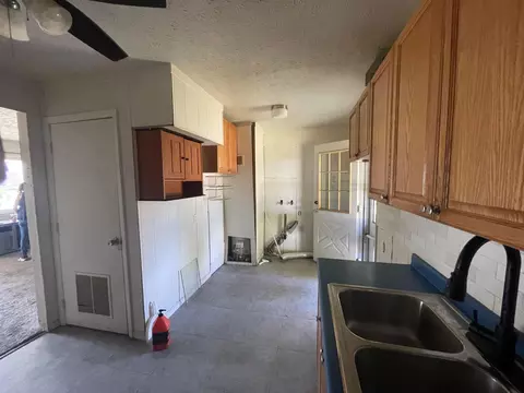 Kitchen - 931 Antwerp Rd, Columbus, OH 43213 photo 1 of 2