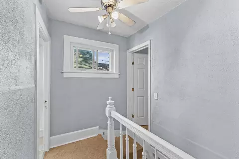 Entry Way - 127 E Walnut St, Marion, OH 43302 photo 3 of 4