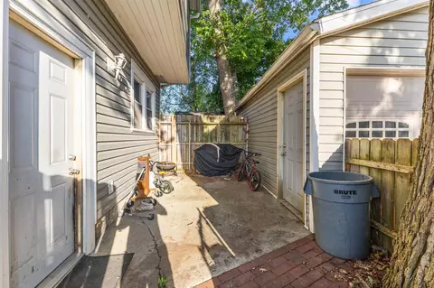 Exterior - 127 E Walnut St, Marion, OH 43302 photo 3 of 5
