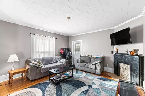Living - 127 E Walnut St, Marion, OH 43302 photo 1 of 1