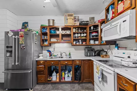Kitchen - 127 E Walnut St, Marion, OH 43302 photo 3 of 3