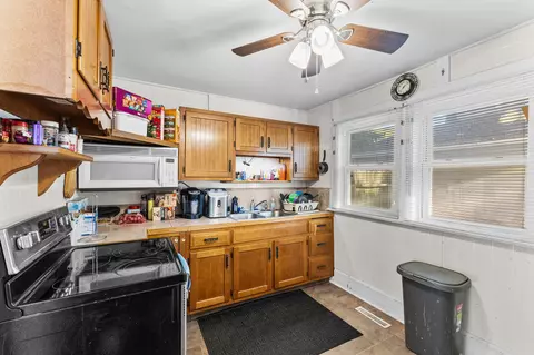 Kitchen - 127 E Walnut St, Marion, OH 43302 photo 1 of 3
