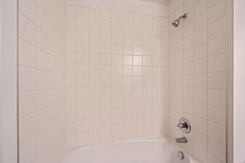 Bath - 2854 Basil Dr, Delaware, OH 43015 photo 7 of 8
