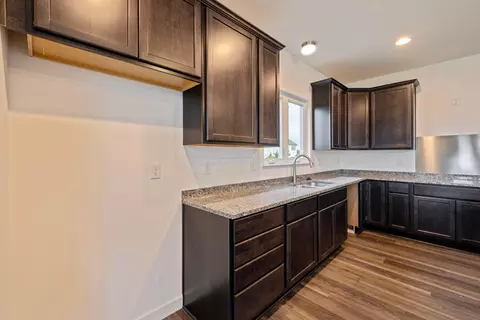 Kitchen - 2854 Basil Dr, Delaware, OH 43015 photo 4 of 5