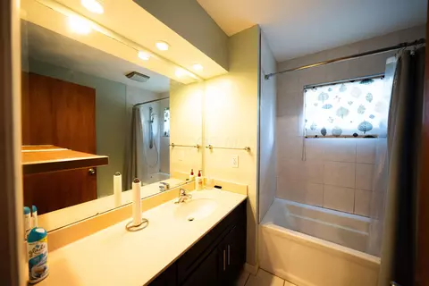 Bath - 155 Wilson Dr, Worthington, OH 43085 photo 2 of 2