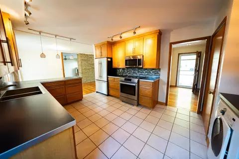 Kitchen - 155 Wilson Dr, Worthington, OH 43085 photo 2 of 3