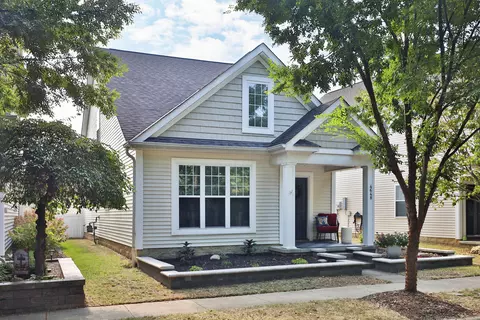 4648 Grand Strand Dr, Grove City, OH 43123