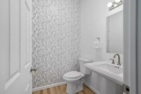 Bath - 356 Ludlow Ave, Springfield, OH 45505 photo 1 of 7