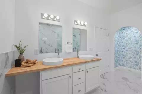 Bath - 356 Ludlow Ave, Springfield, OH 45505 photo 5 of 7