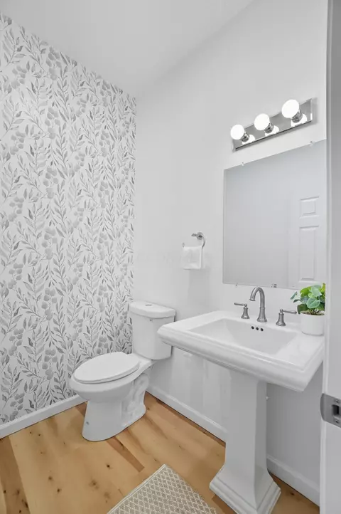 Bath - 356 Ludlow Ave, Springfield, OH 45505 photo 2 of 7