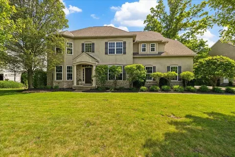 3144 Abbey Knoll Dr, Lewis Center, OH 43035