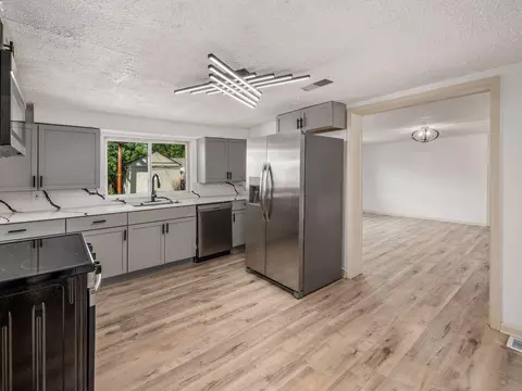 Kitchen - 963 Erickson Ave, Columbus, OH 43227 photo 3 of 4